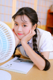 漂亮的女教师2李采潭